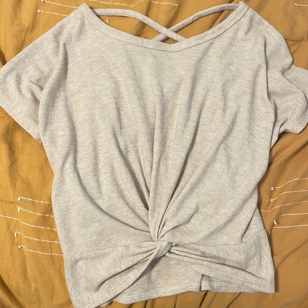 Women’s beige tee crisscross
